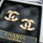 샤넬 귀걸이 신상 cc