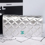 샤넬 신상 실버지갑 에메랄드