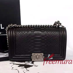 샤넬 리얼 스네이크스킨 보이백 미듐 블랙