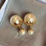 크리스찬디올 귀걸이