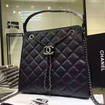 샤넬 캐비어 토드 숄더백 블랙