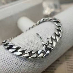  입생로랑  팔찌