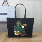 프라다 신상 1BG065 프린트 백 블랙