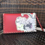 발렌티노 락스터드 클러치 가방