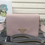 프라다 송아지 가죽 숄더백 1BD102