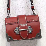 프라다 카이에 스터드 장식 송아지 가죽 백 1BD045