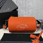 크리스찬디올 송아지 가죽 “롤러” 클러치 백 051812