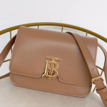 버버리 탠 송아지 가죽 미디엄  백 334170