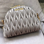 미우미우 크로스백  5BH092