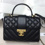 샤넬 핸들 장식의 플랩 백 AS0804