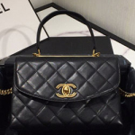 샤넬 핸들 장식의 플랩 백  AS1175