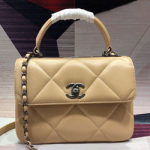 샤넬 핸들 장식의 스몰 플랩 백 25cm 190921