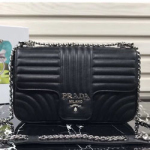 프라다 가죽 모노크롬 숄더백 1BD108