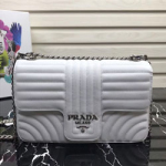 프라다 가죽 모노크롬 숄더백 1BD108