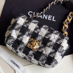 샤넬 19 웨이스트 백 AS200317