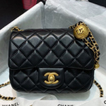 샤넬 플랩 백 AS1786