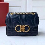 페레가모 크로스백 21H153 20cm D