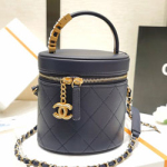 샤넬 버킷백 CH210124