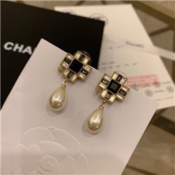 샤넬  CH-7548374837