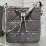 크리스찬디올 숄더백 M250818