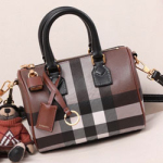 버버리 크로스백  253571